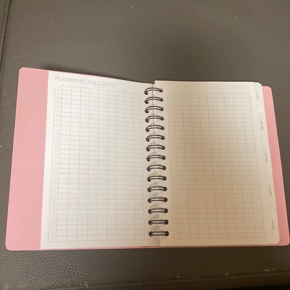 Orange Circle Studio Planner Aug 2022 - Dec 2023 - Picture 4 of 7